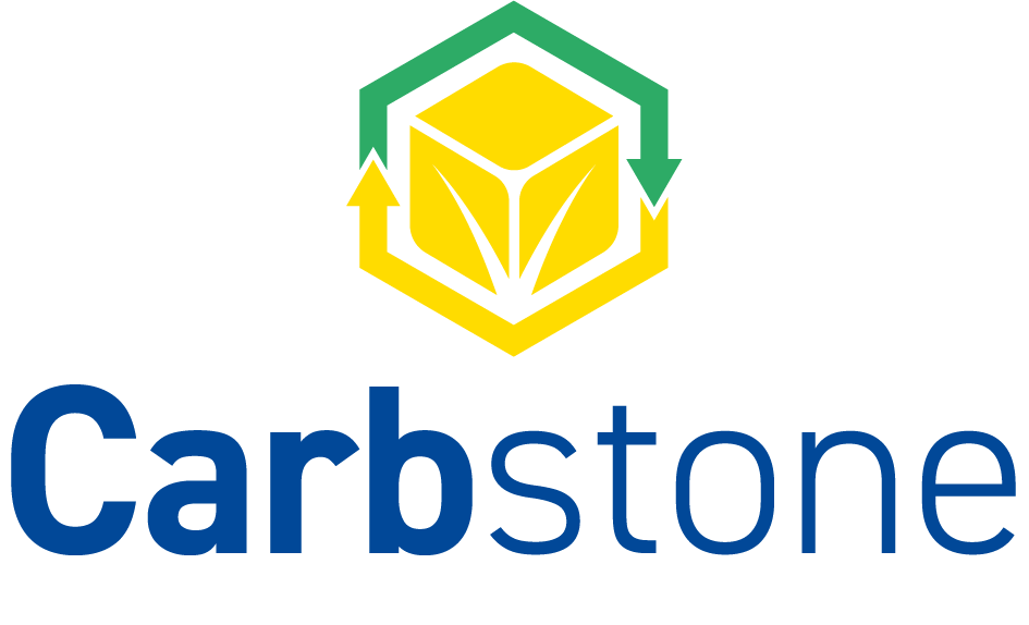 Logo van Carbstone, bestaande uit een gele en groene kubus met bladelementen in het midden, omgeven door pijlen, boven de tekst "Carbstone" in blauw en grijs.